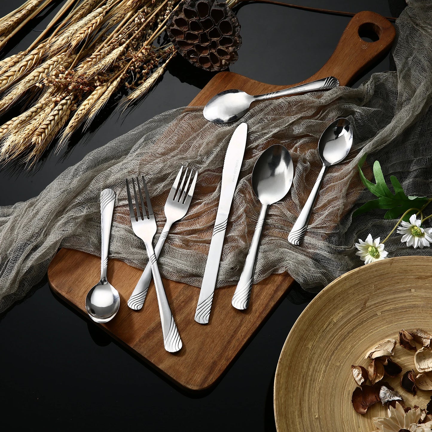 HanSmart Stainless Steel Kitchen Flatware Set