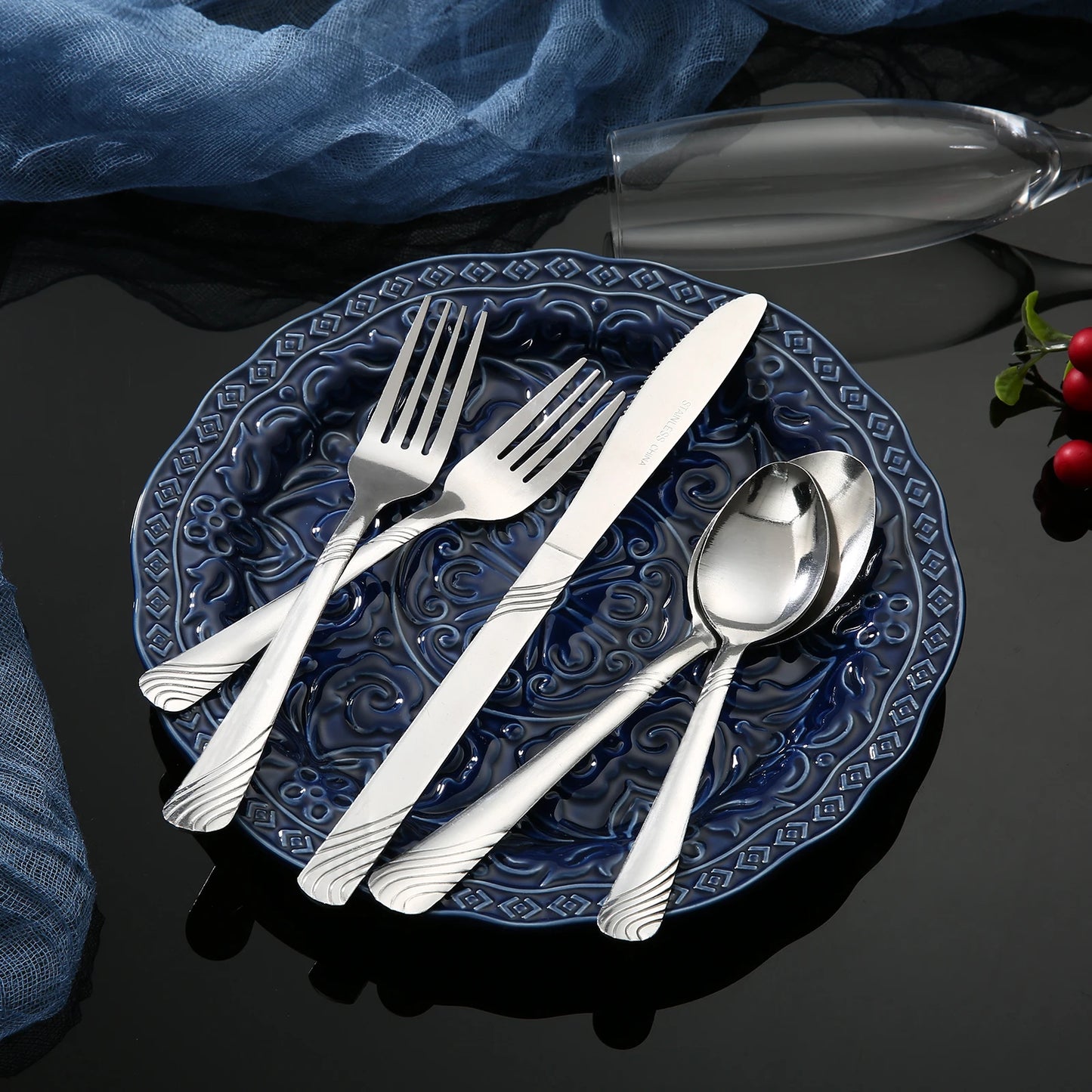 HanSmart Stainless Steel Kitchen Flatware Set